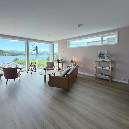 Feriehus Modern Seaside House By The Shore In Sunnmore *