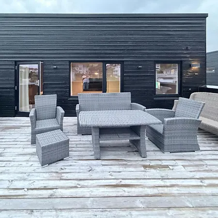 Modern Seaside House By The Shore In Sunnmore Feriehus Solavågen